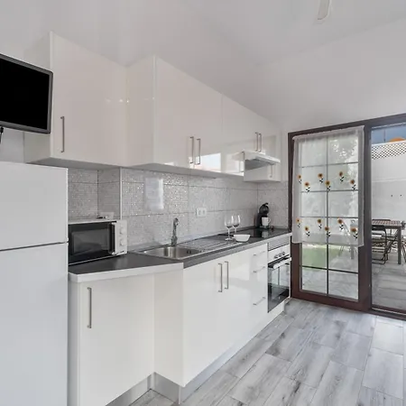 بيت للعطل Chiara Garden View أذيخي